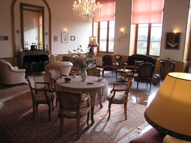 スミュール・アン・ノーソワ シャトー ド フレ Bed & Breakfast エクステリア 写真